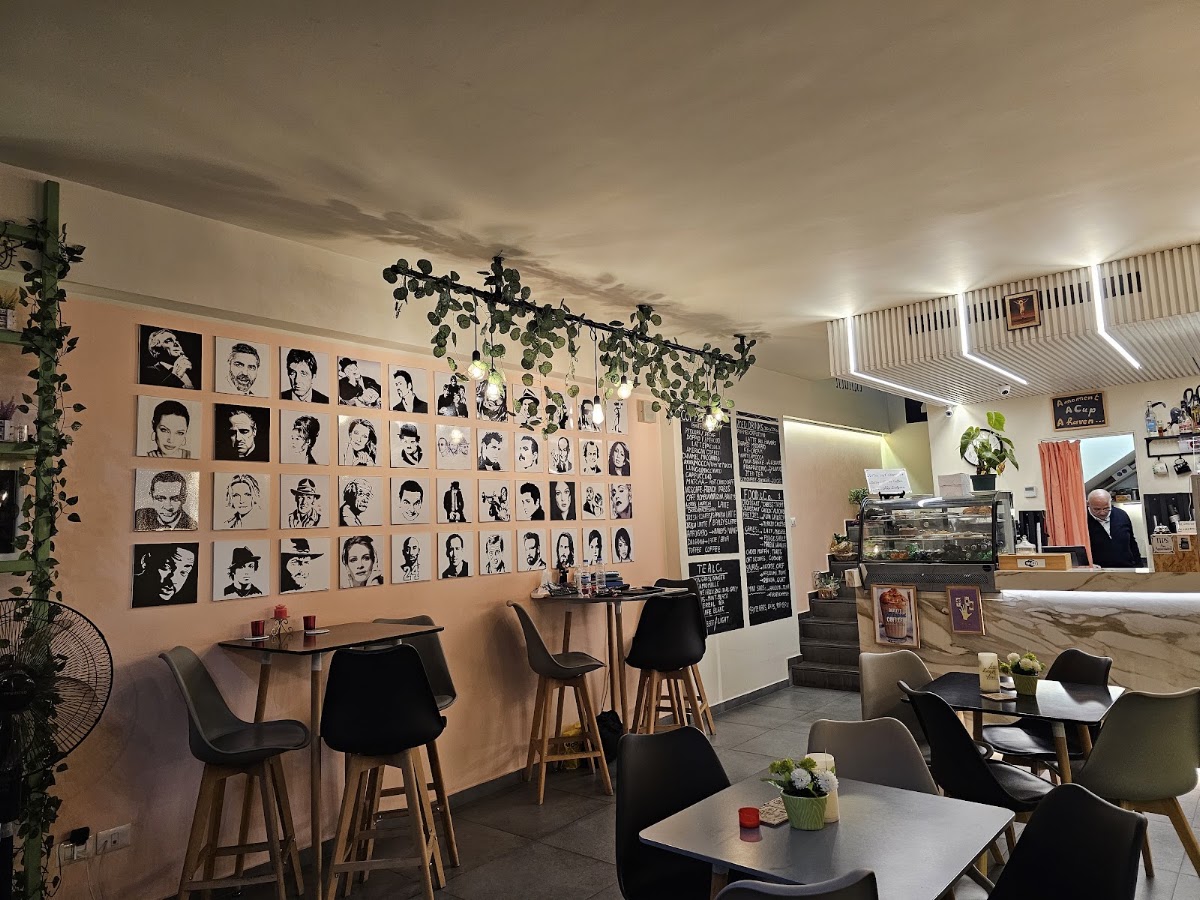 Candide Coffee Shop — photograph 3