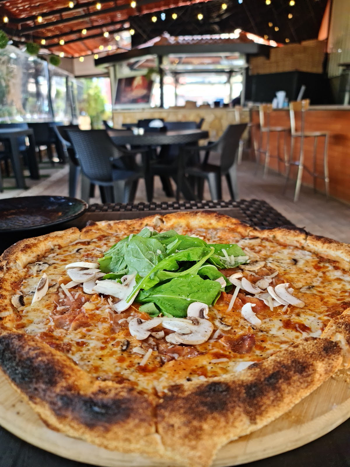 Flames Pizzeria — photograph 2
