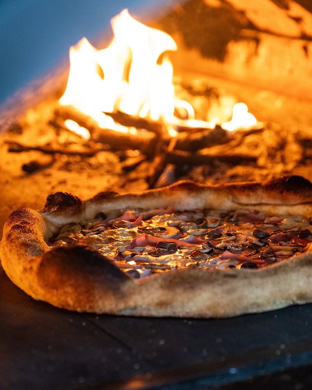 Flames Pizzeria — photograph 3