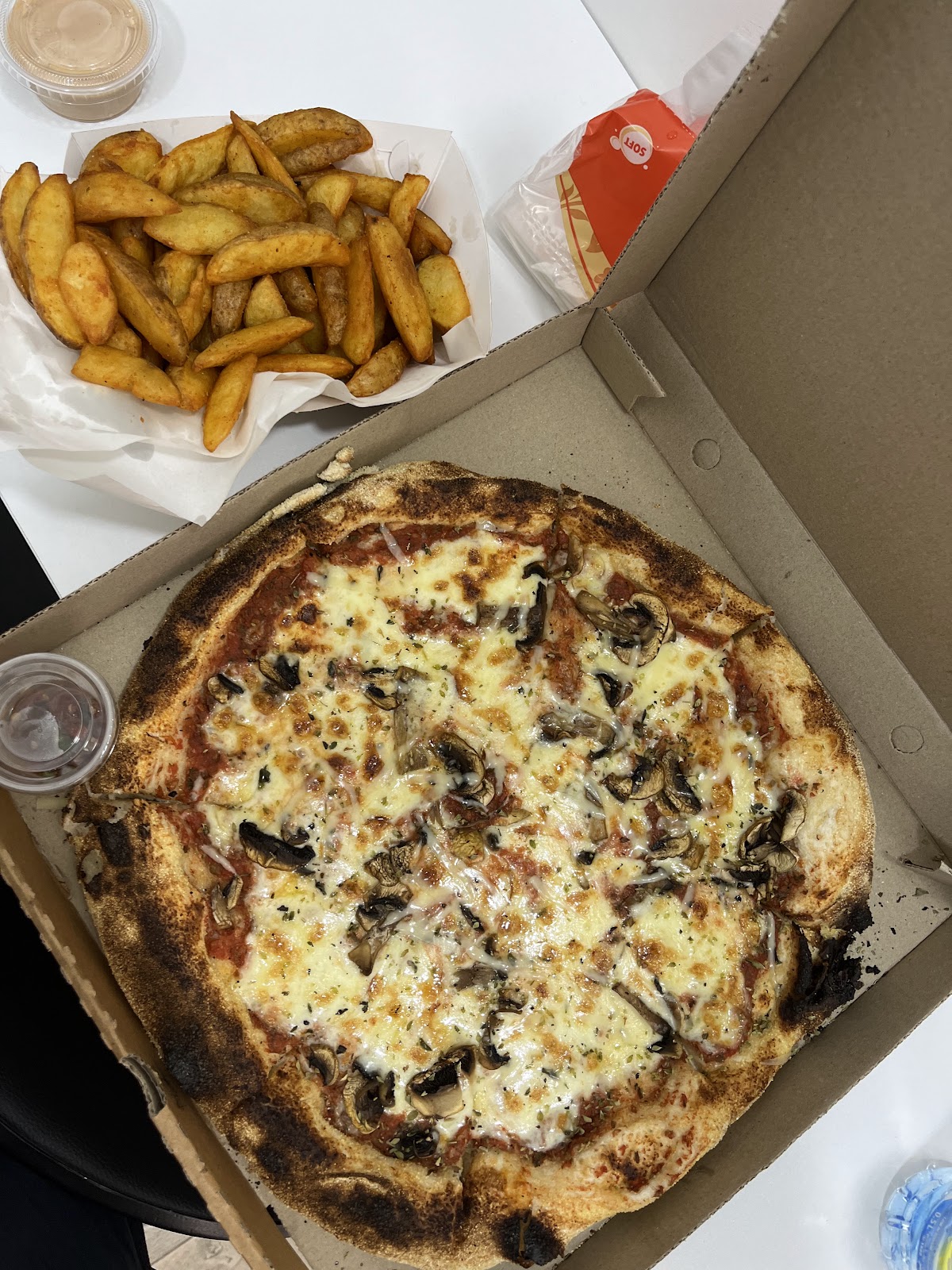 Flames Pizzeria — photograph 4