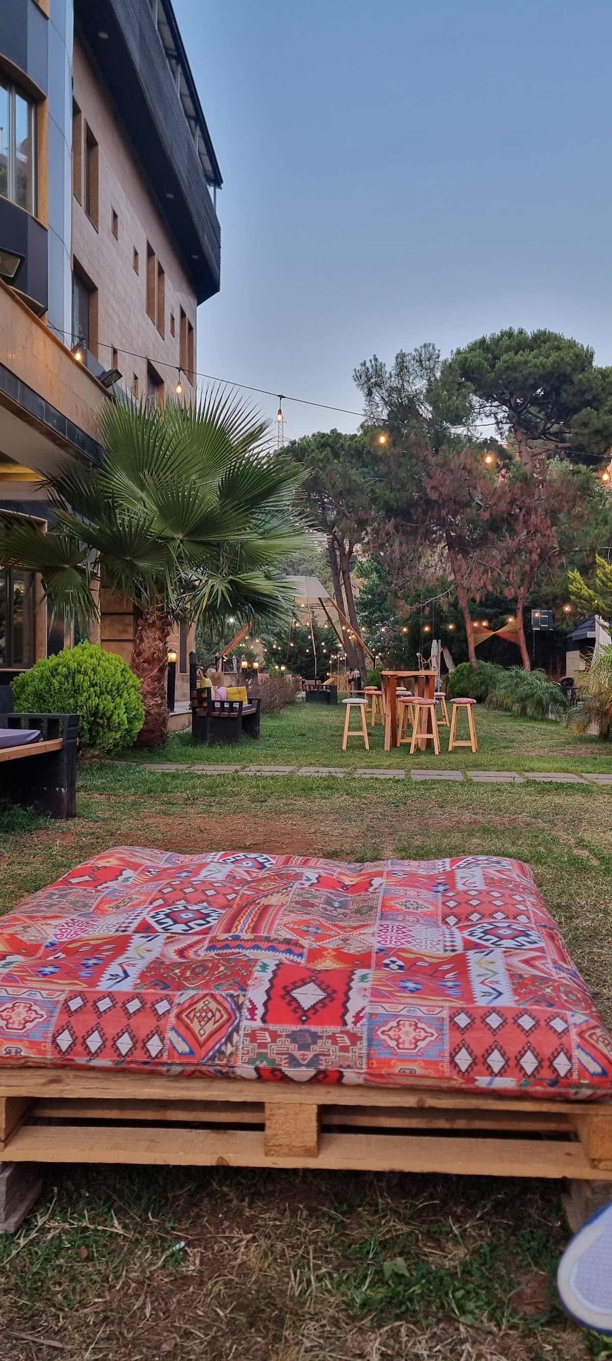 Don Symon Urban Restaurant & Pub — photograph 6