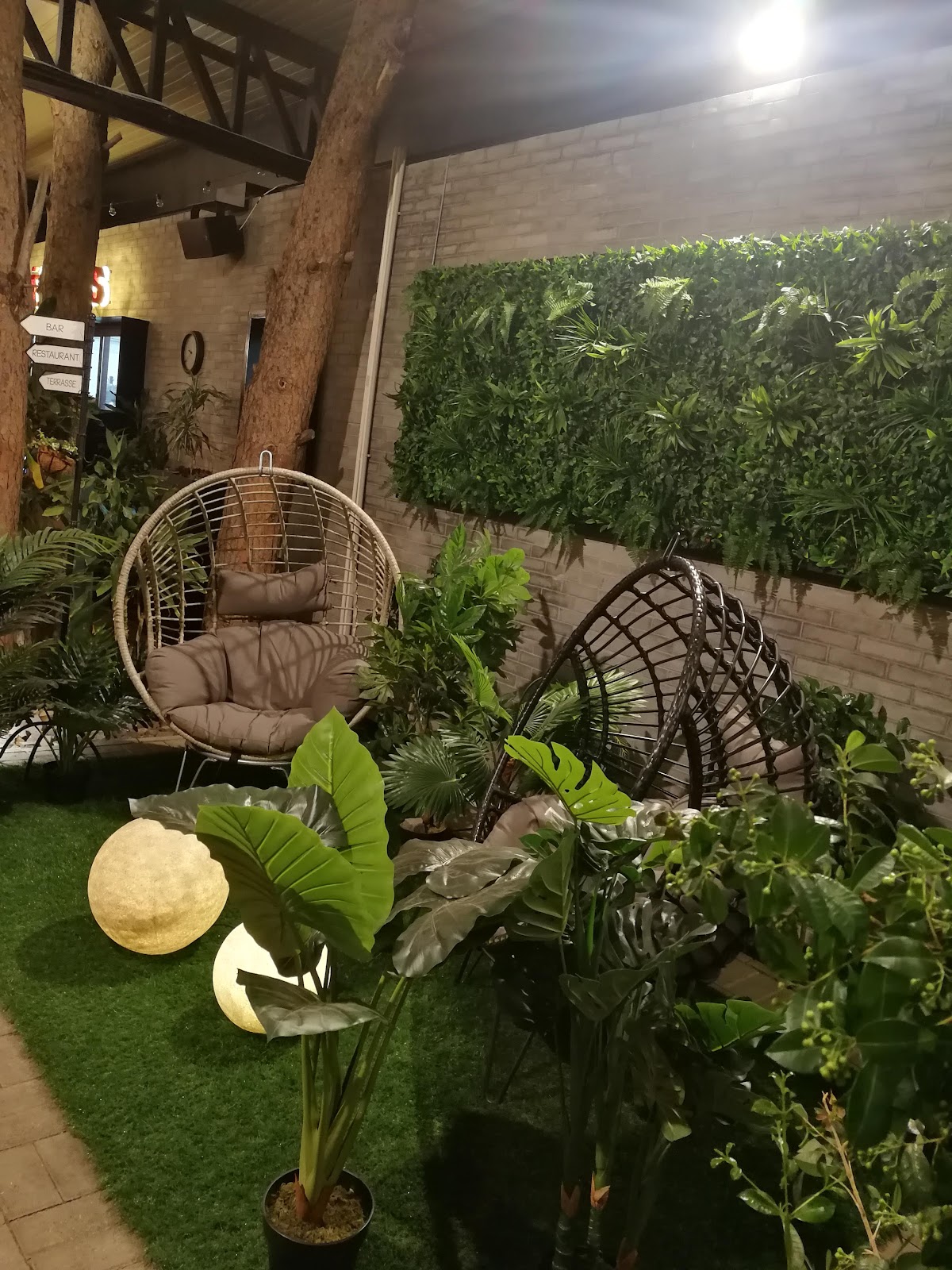 Avaii Resto Cafe — photograph 6