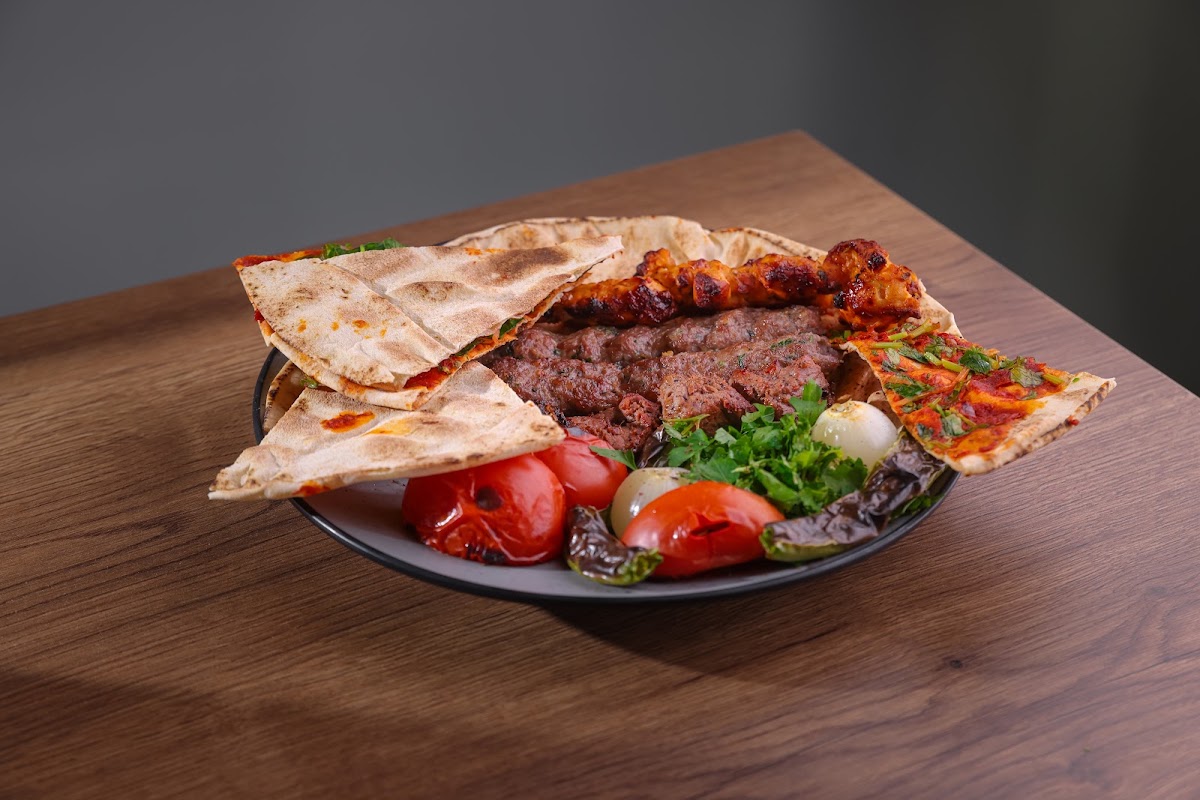 MANGEZ GOURMET HAZMIEH — photograph 3