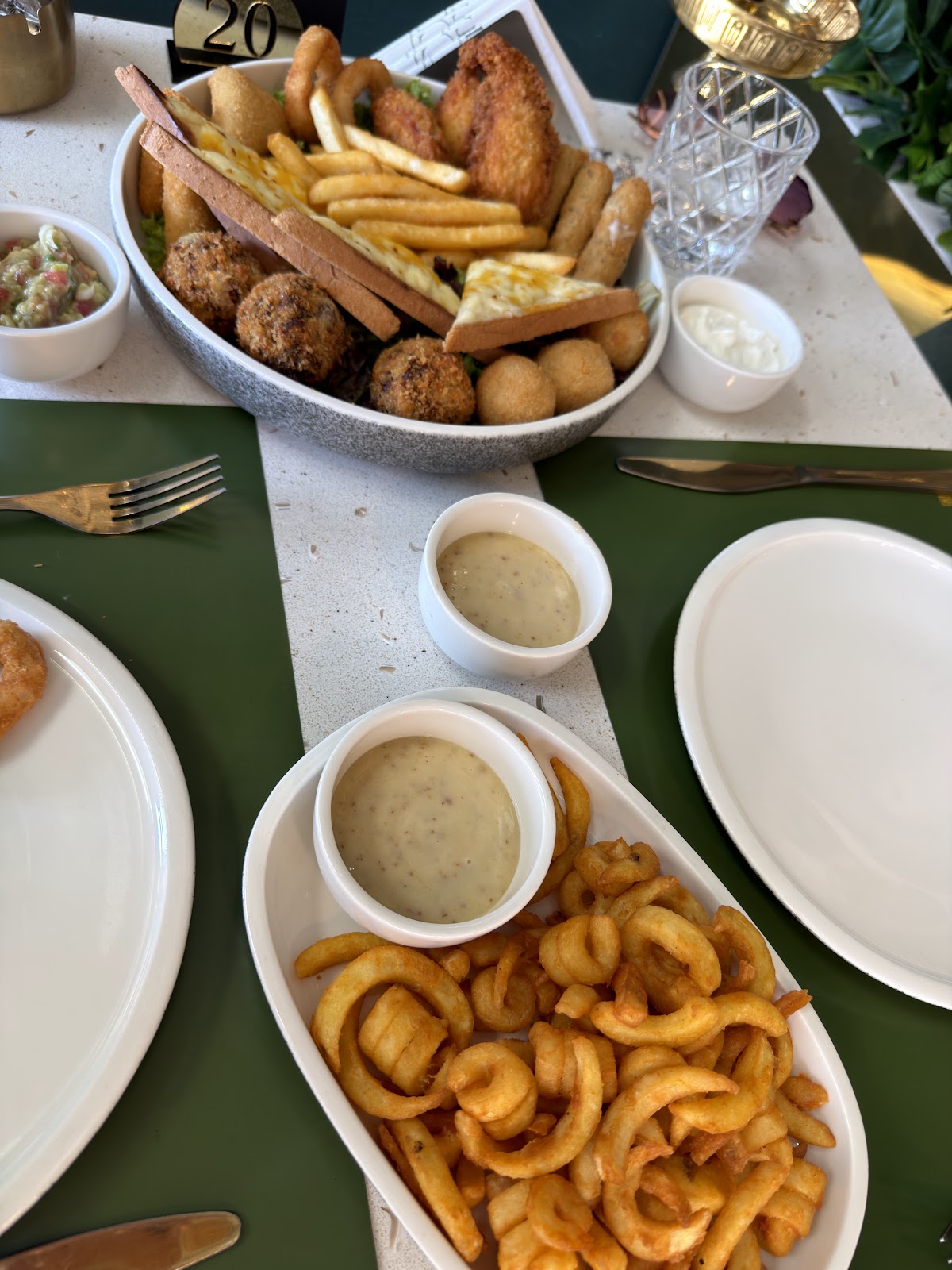 Captain restaurant — photograph 2