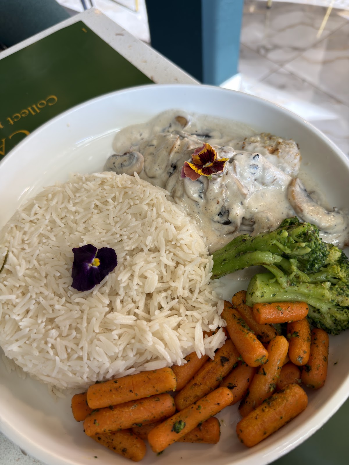 Captain restaurant — photograph 3