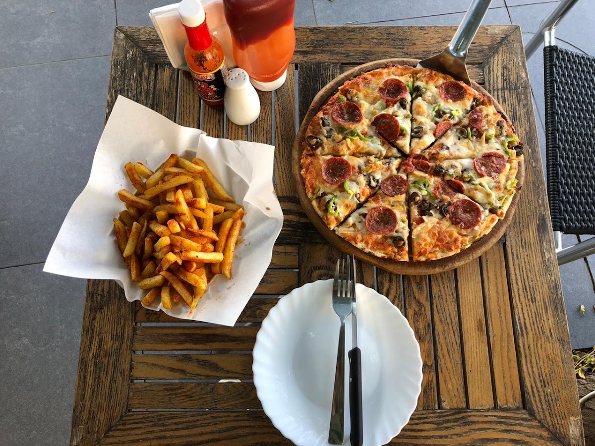 Tasty Restaurant — photograph 2