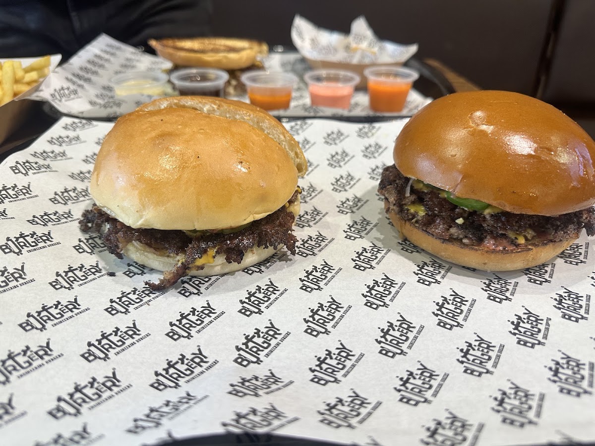 BURGERY — photograph 3