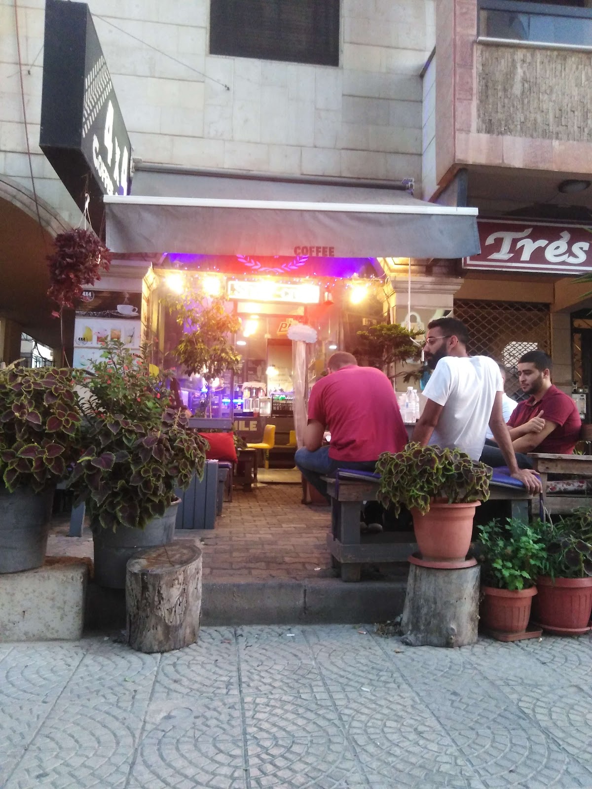 4x4 coffee shop