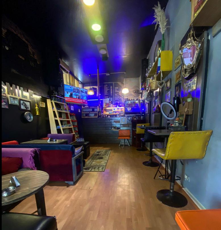 4x4 coffee shop — photograph 5