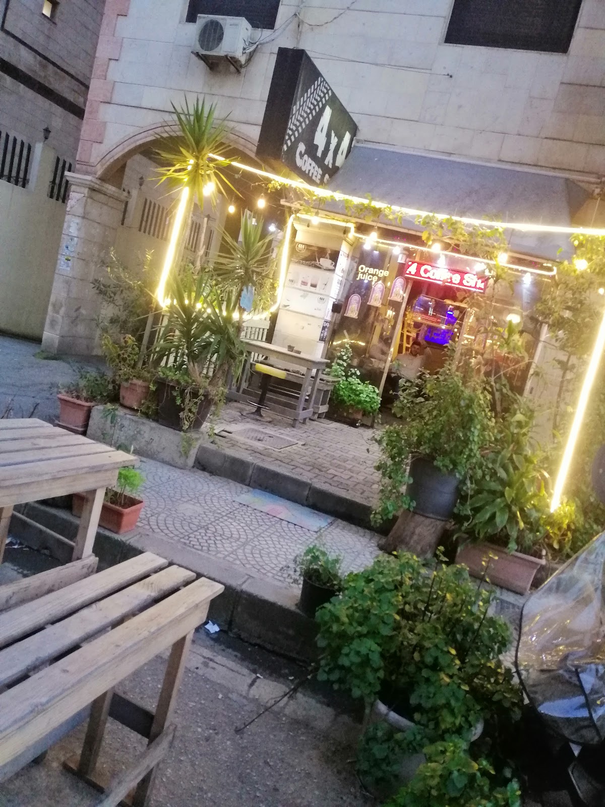 4x4 coffee shop — photograph 6