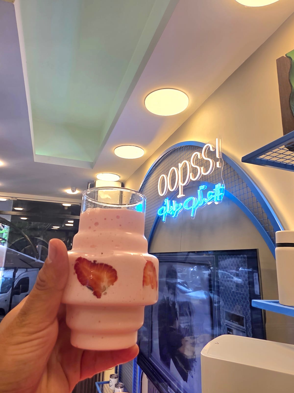 Oopss coffe shop — photograph 3