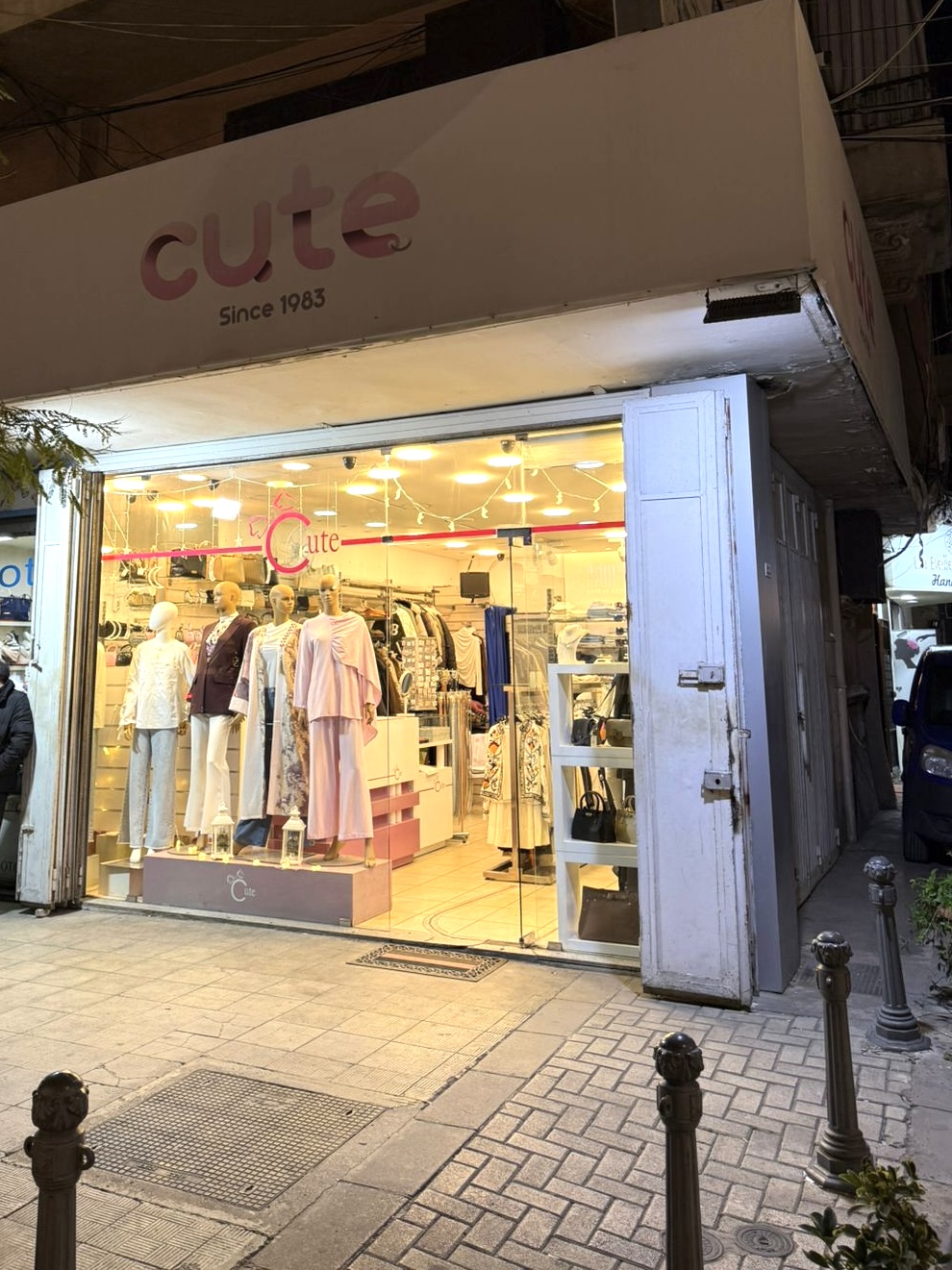 Azmi Square Café