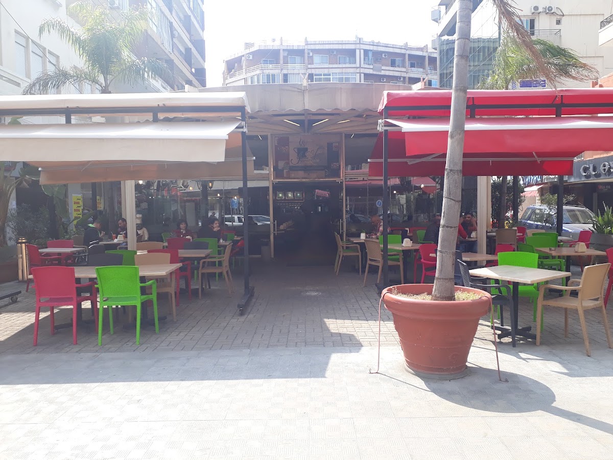 Azmi Square Café — photograph 3