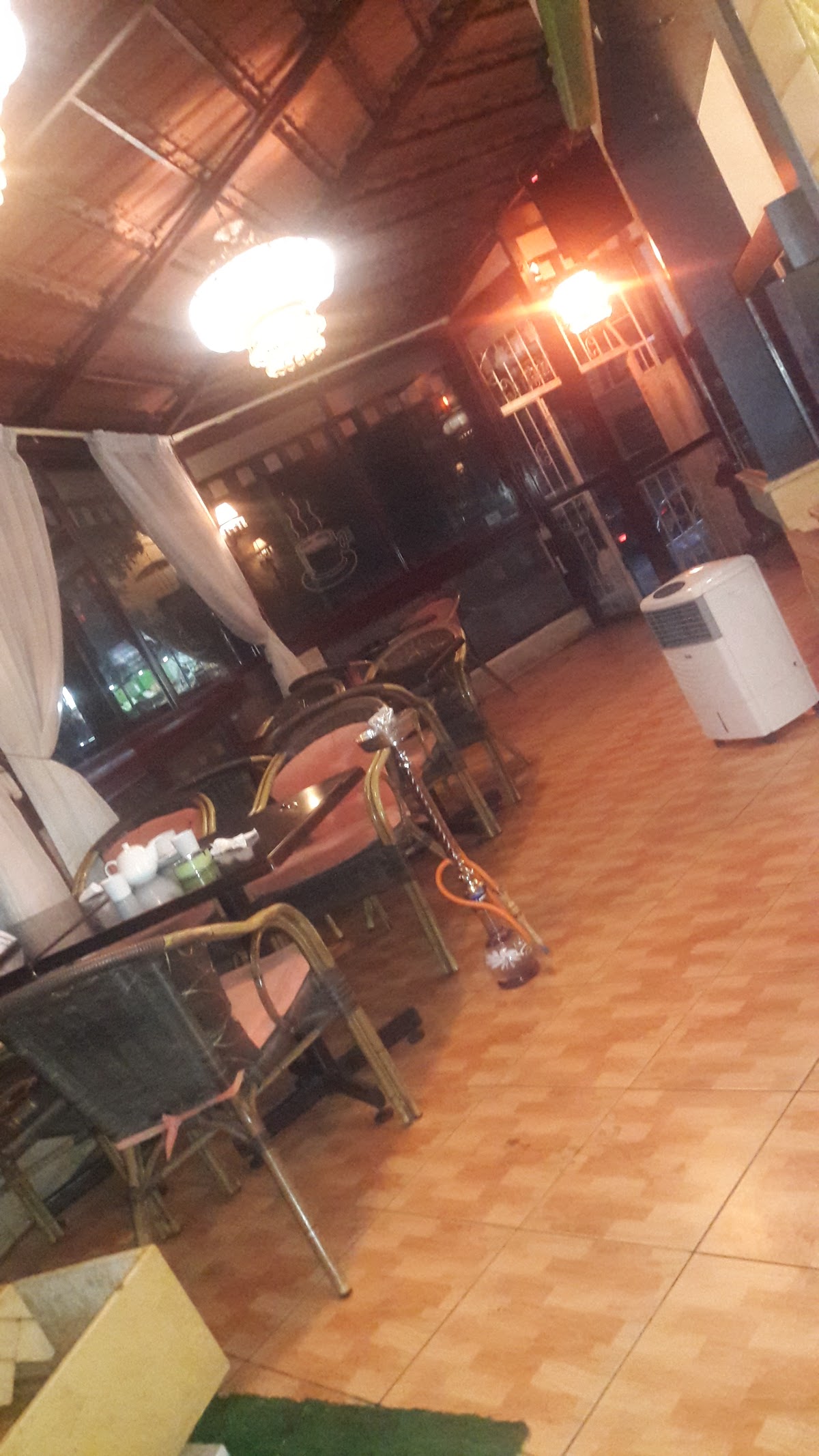 Mazaji Resto Cafe — photograph 4