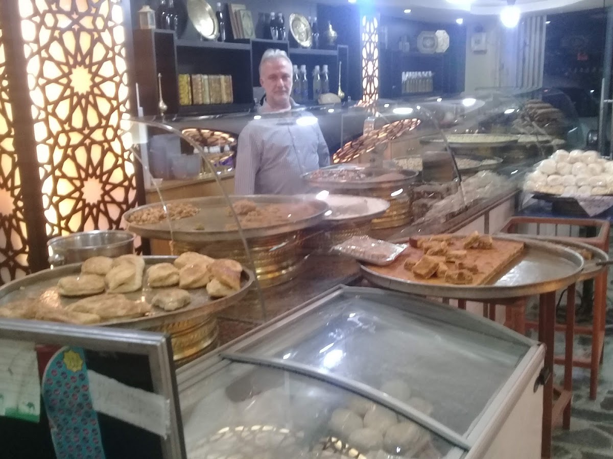 Sweets and Restaurant Bakdash — photograph 5