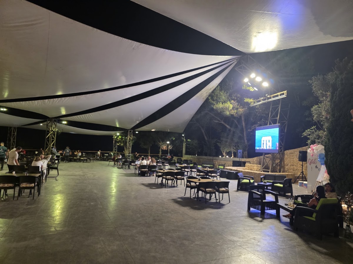 Karawan Restaurant — photograph 3