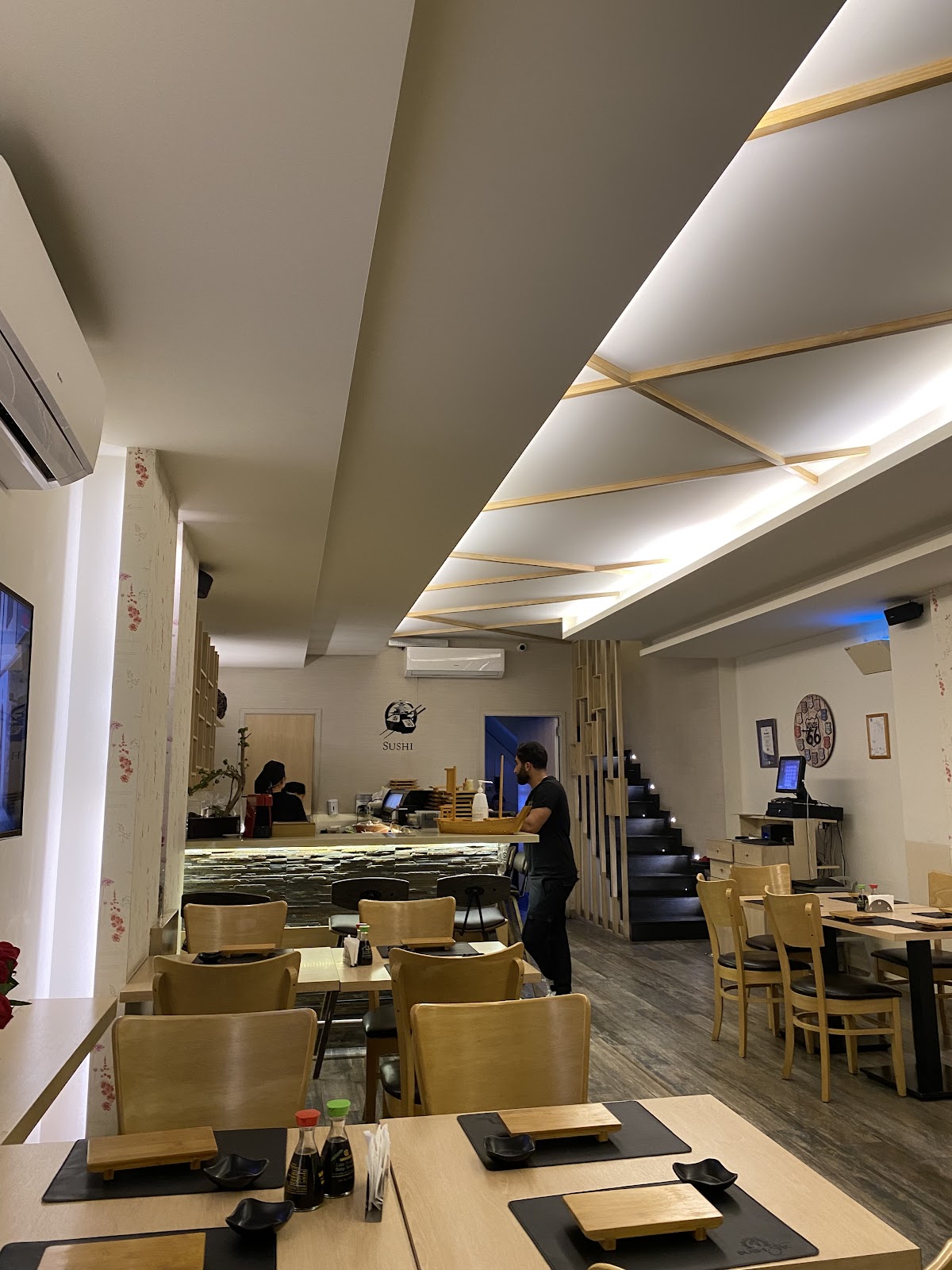 SUSHI STAR — photograph 5