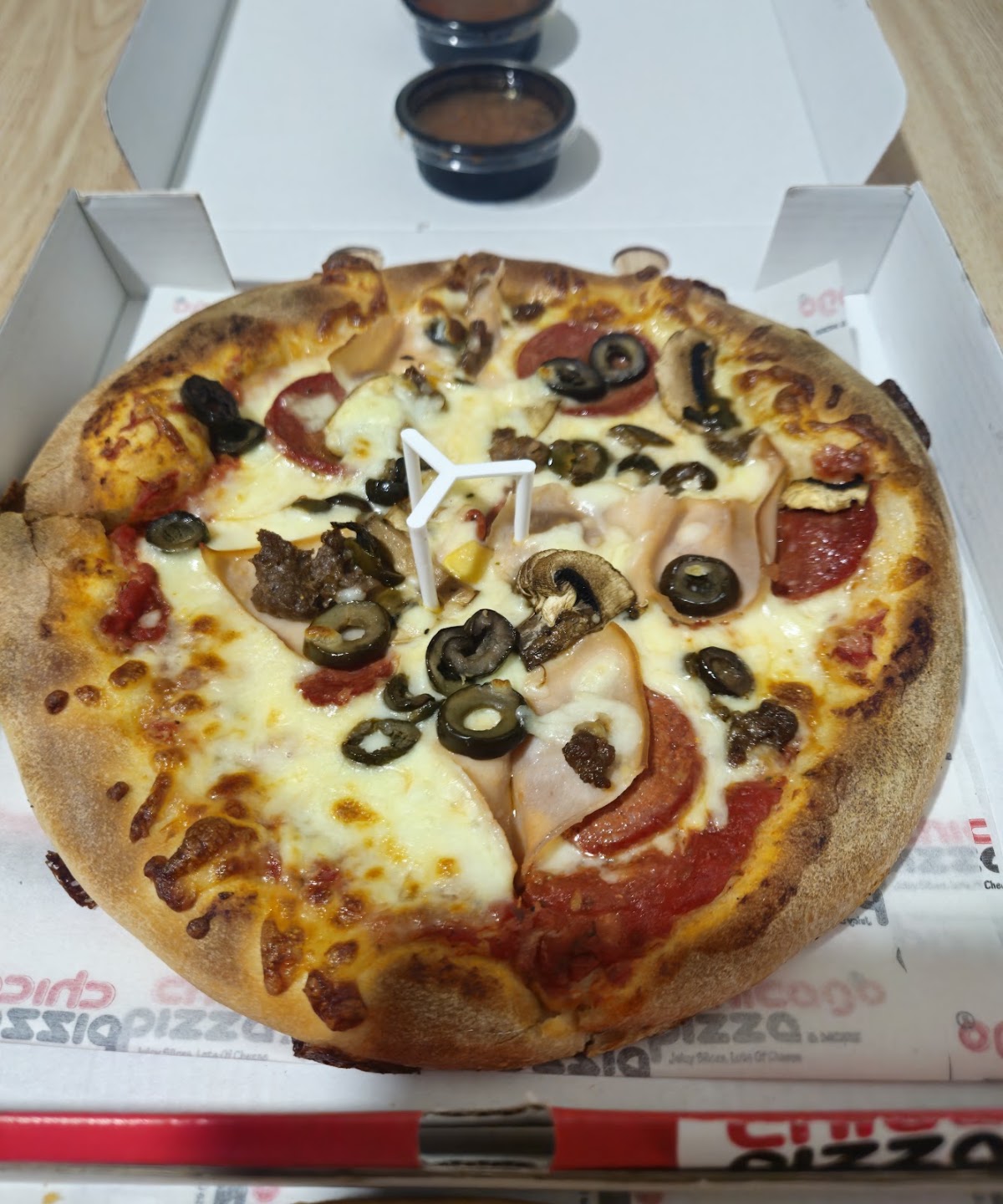 Chicago Pizza LB — photograph 3