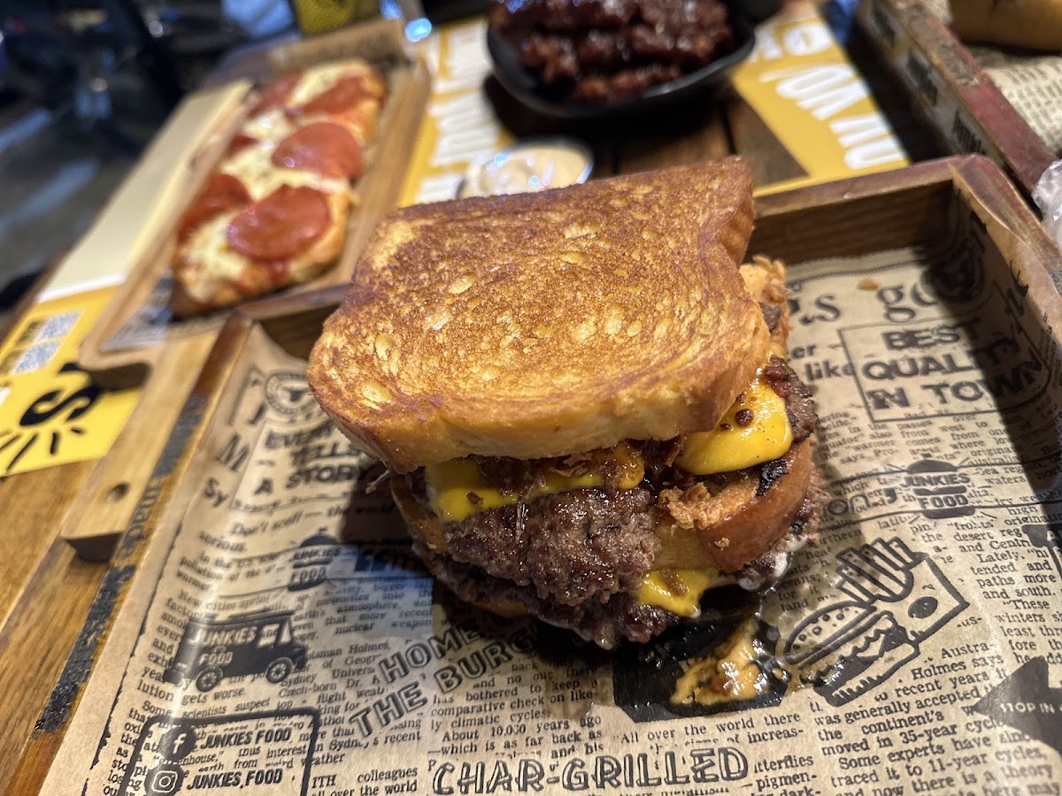 Junkies Food — photograph 2