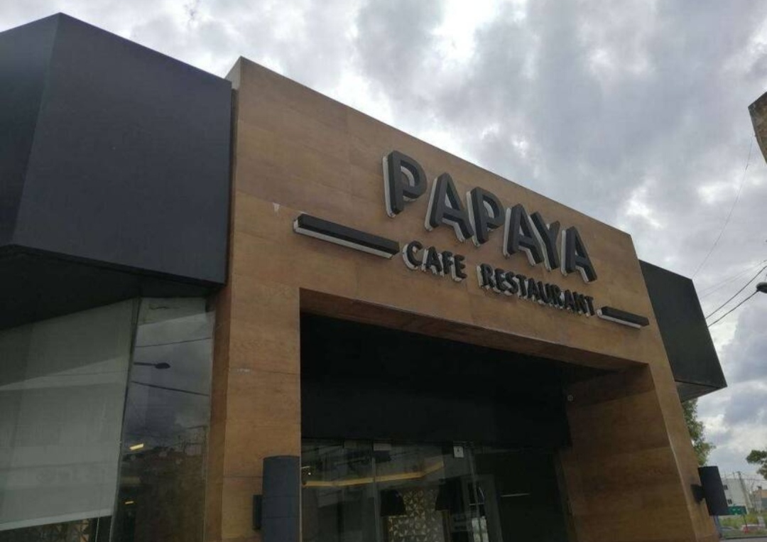 Le Bistro De Papaya — photograph 3