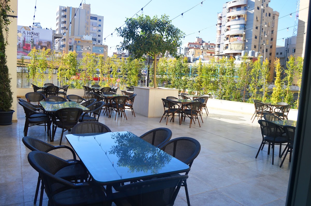 Zanbak Resto & Shisha Garden