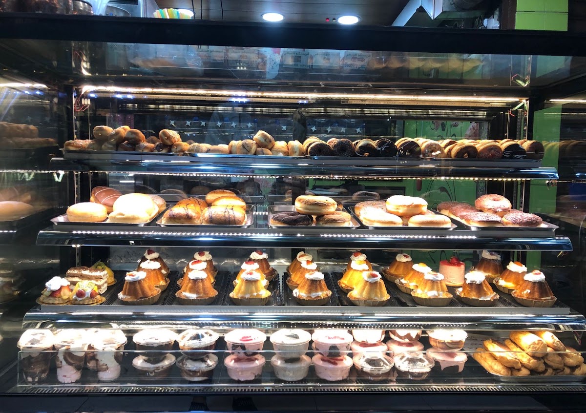 Crunchy croissant — photograph 3