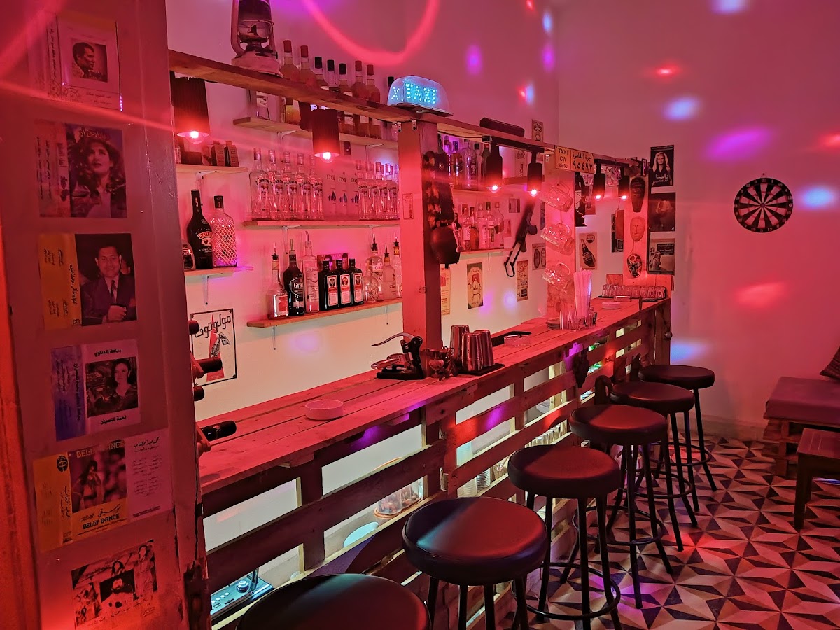 Retro Gate (vintage bar lounge) — photograph 4