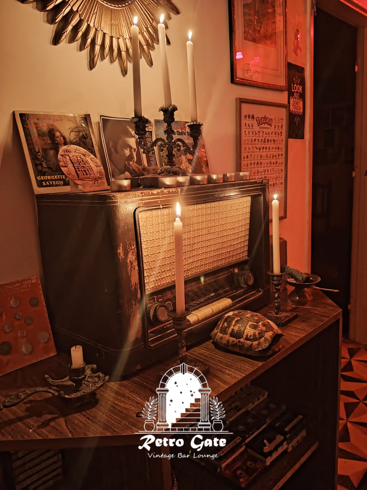 Retro Gate (vintage bar lounge) — photograph 5