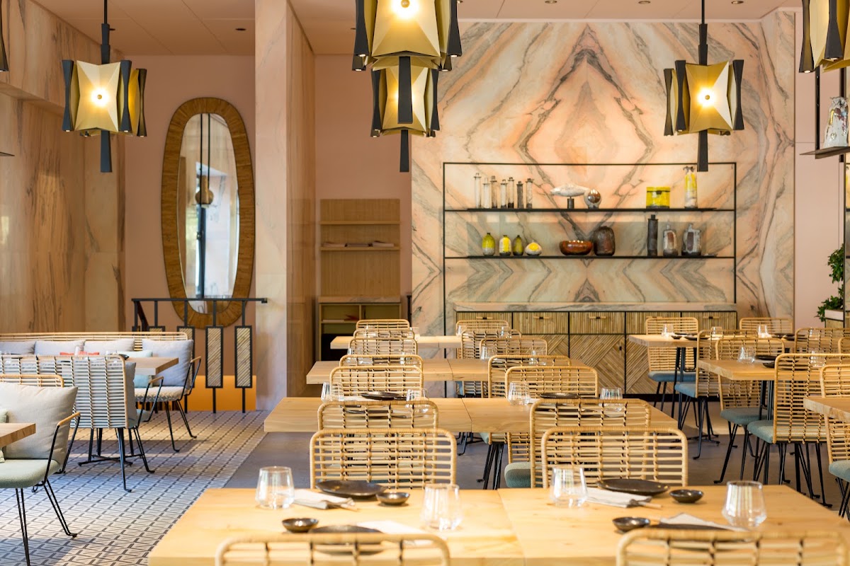 Le Sushi Bar — photograph 4