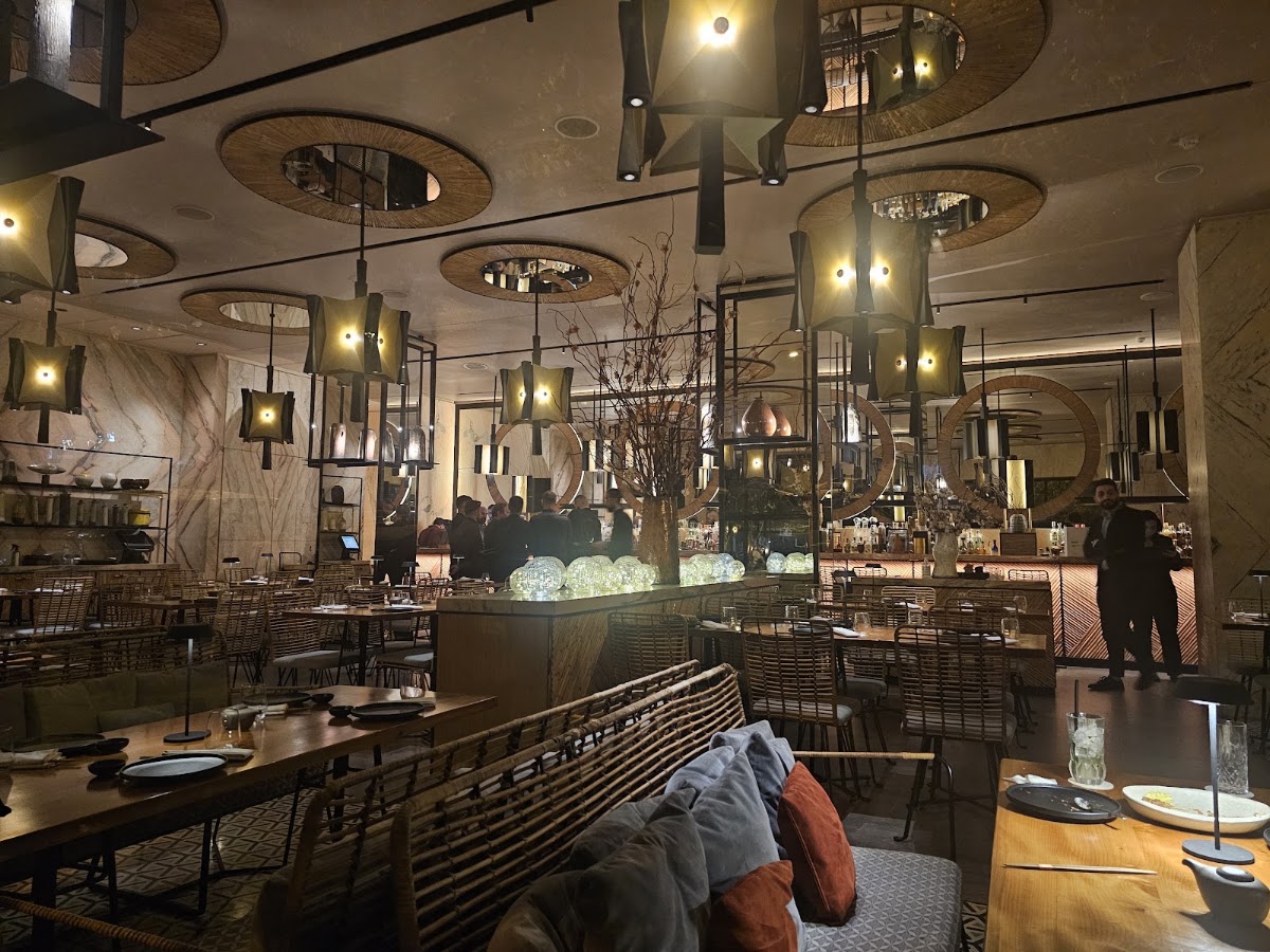 Le Sushi Bar — photograph 6