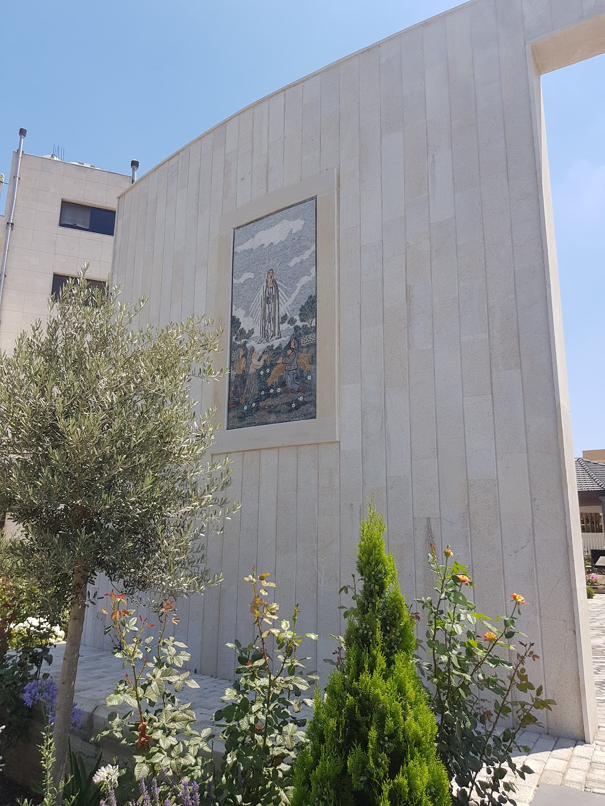 Sainte Lourdes — photograph 6