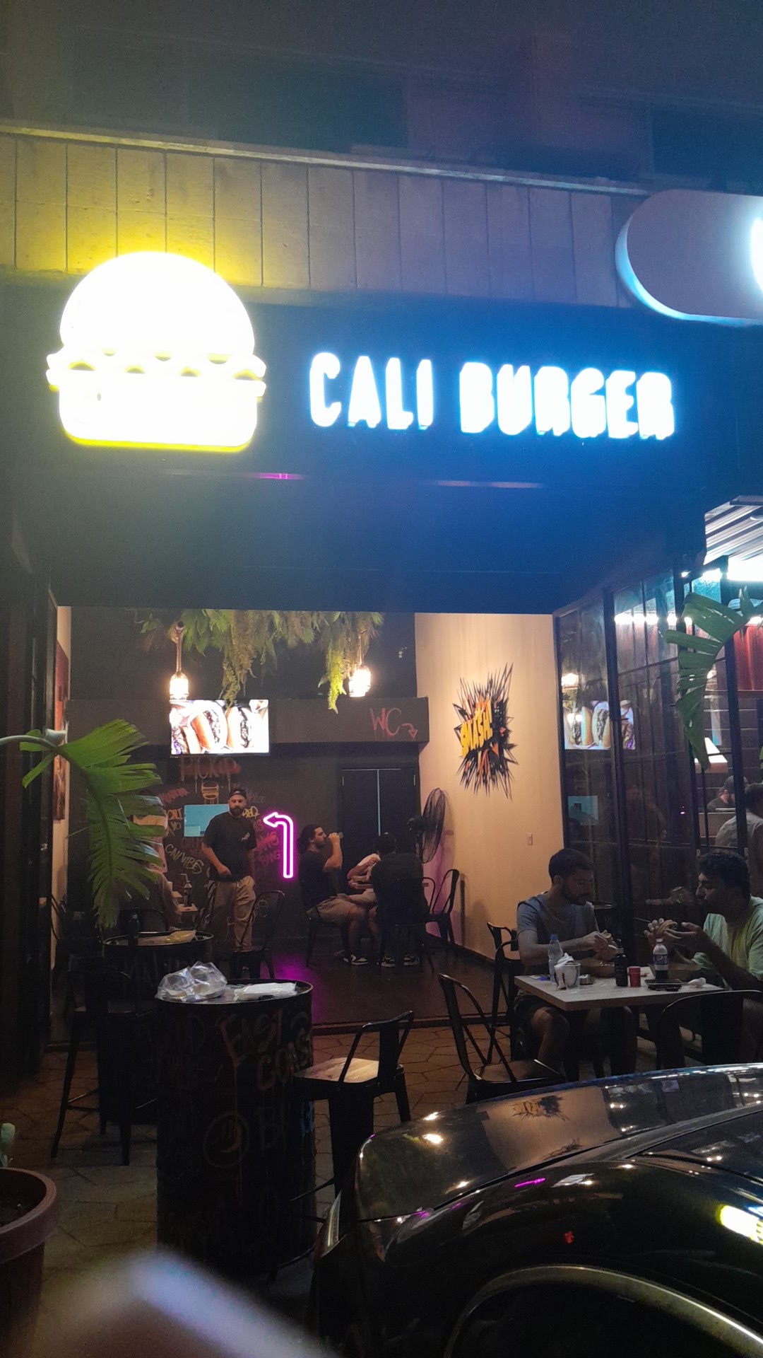 CALI BURGER — photograph 4