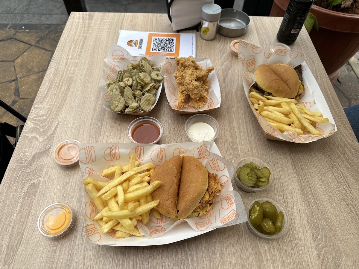 CALI BURGER — photograph 5