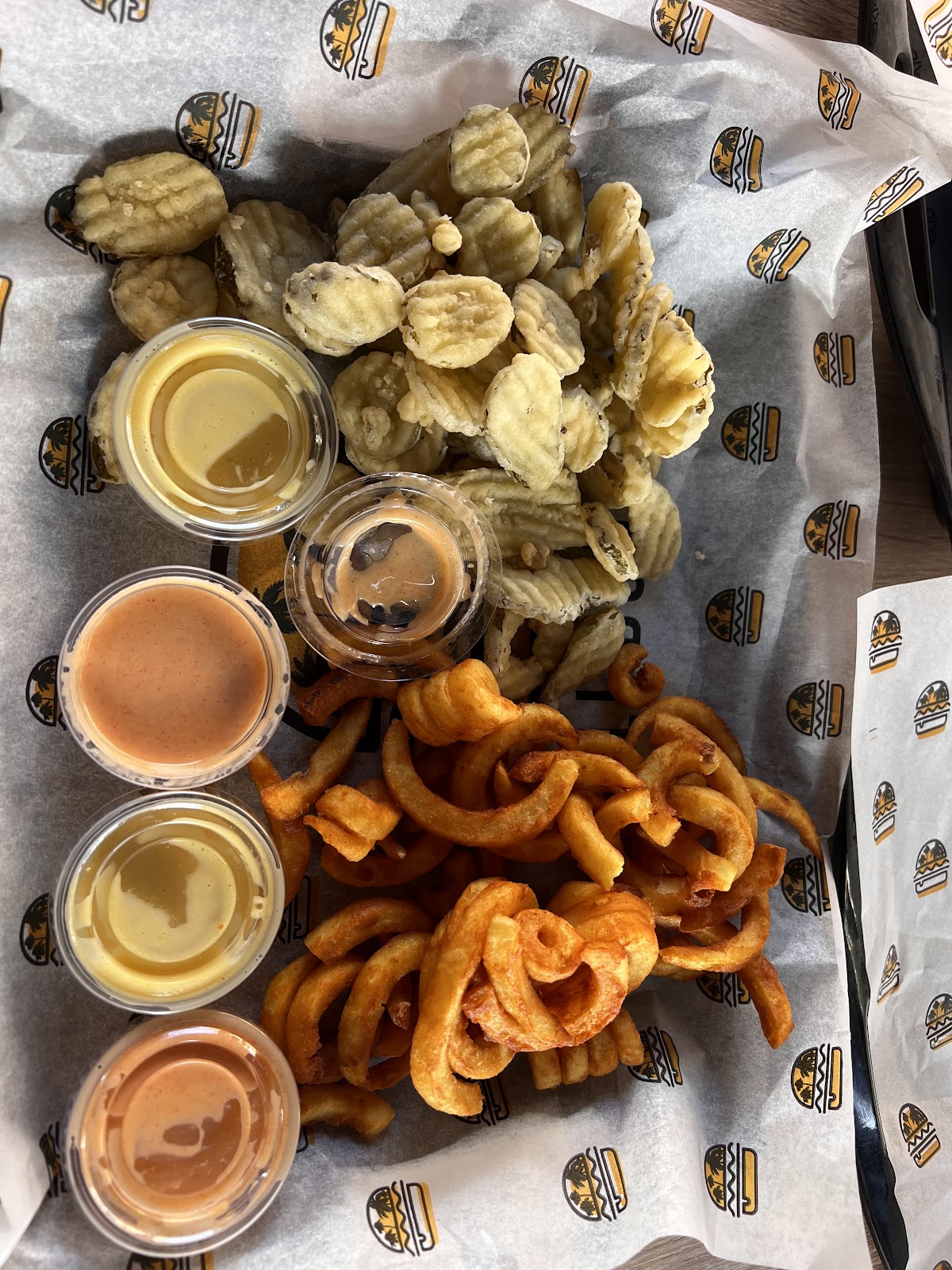 CALI BURGER — photograph 6