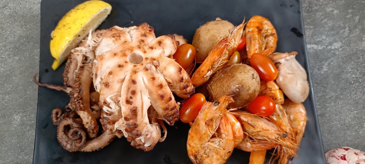 Sea food market — photograph 5