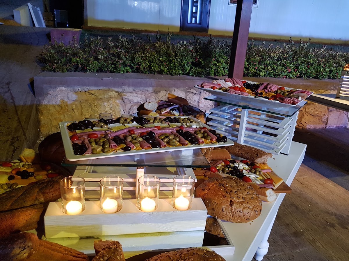 B-Back Restaurant