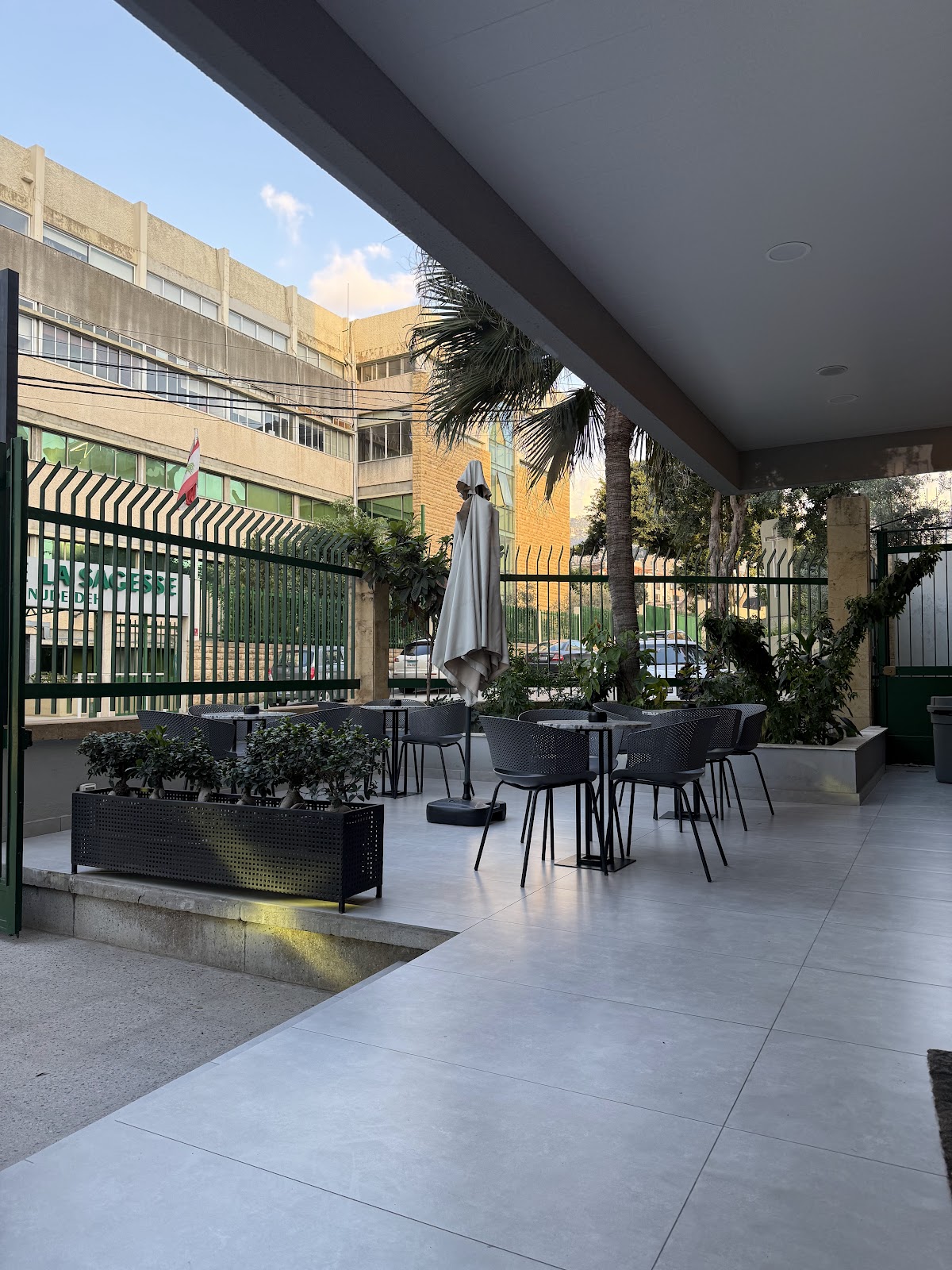 Vee Coffee Shop Jdeideh — photograph 4