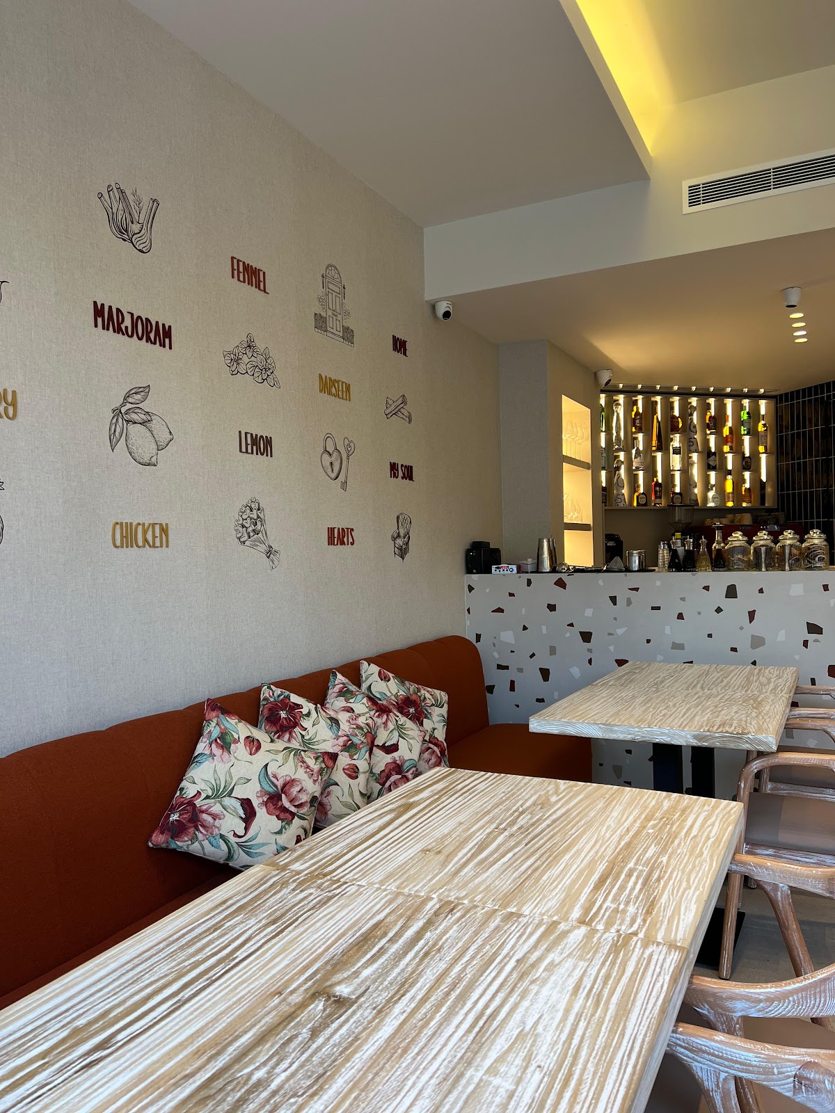 Darsine Cafe — photograph 5