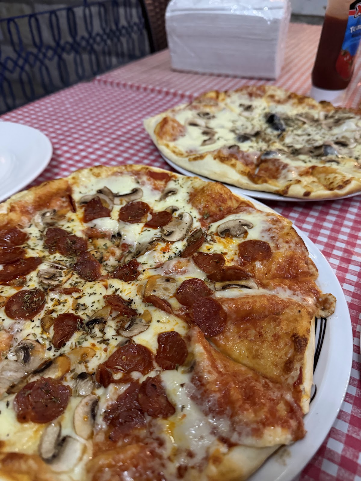 Naji's Pizza — photograph 3