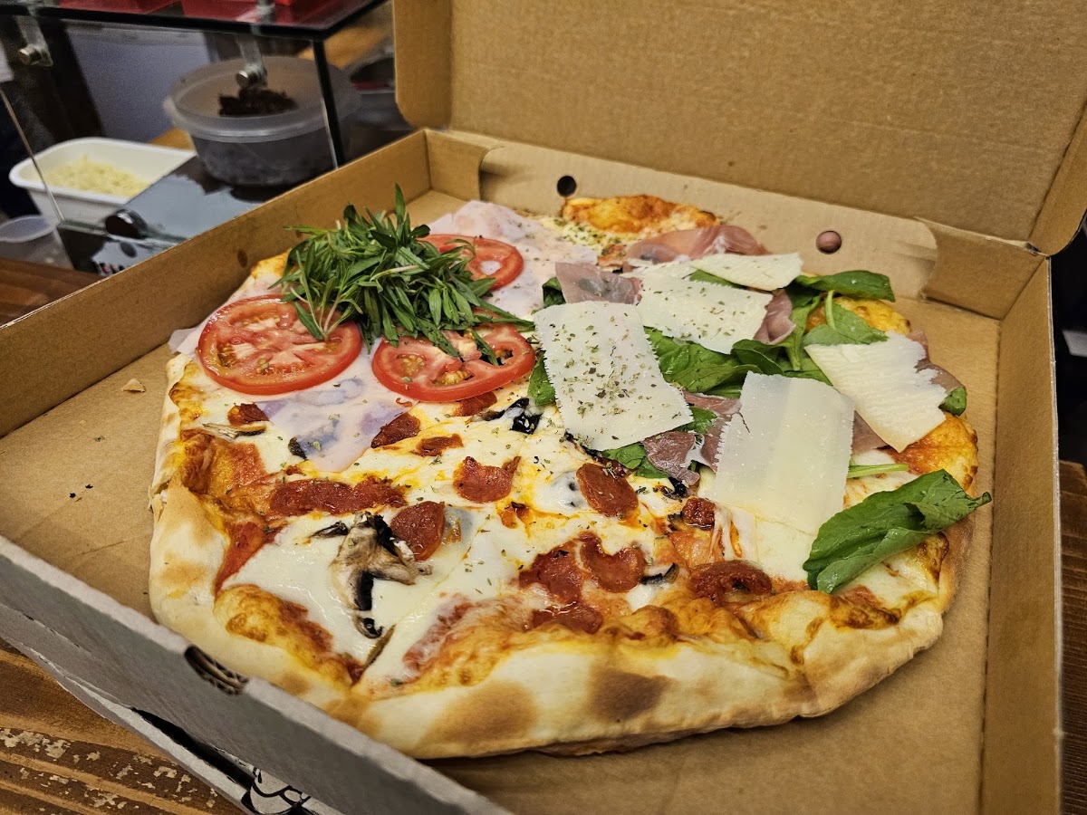 Naji's Pizza — photograph 5