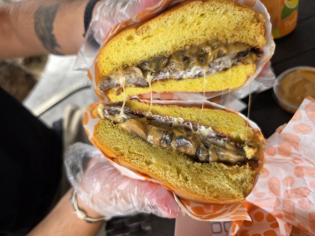 Balcony Burgers — photograph 2