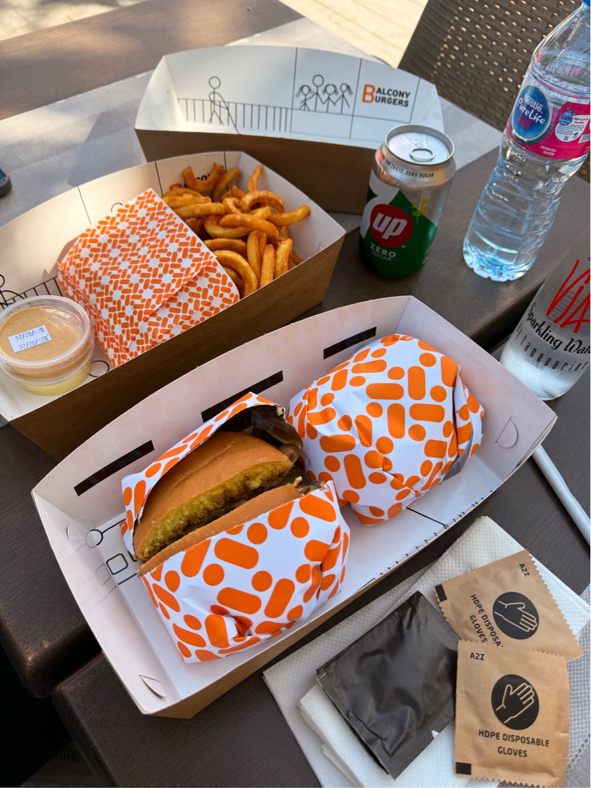 Balcony Burgers — photograph 3