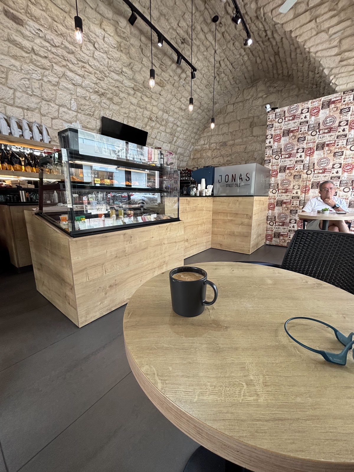 Jonas Street Cafe - jounieh — photograph 4