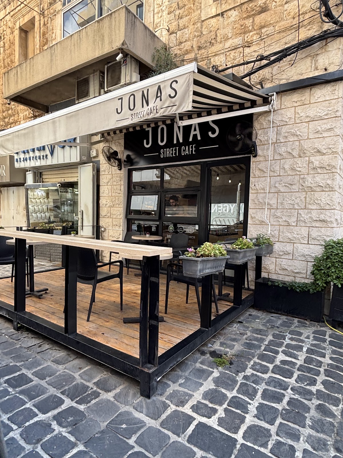 Jonas Street Cafe - jounieh — photograph 5