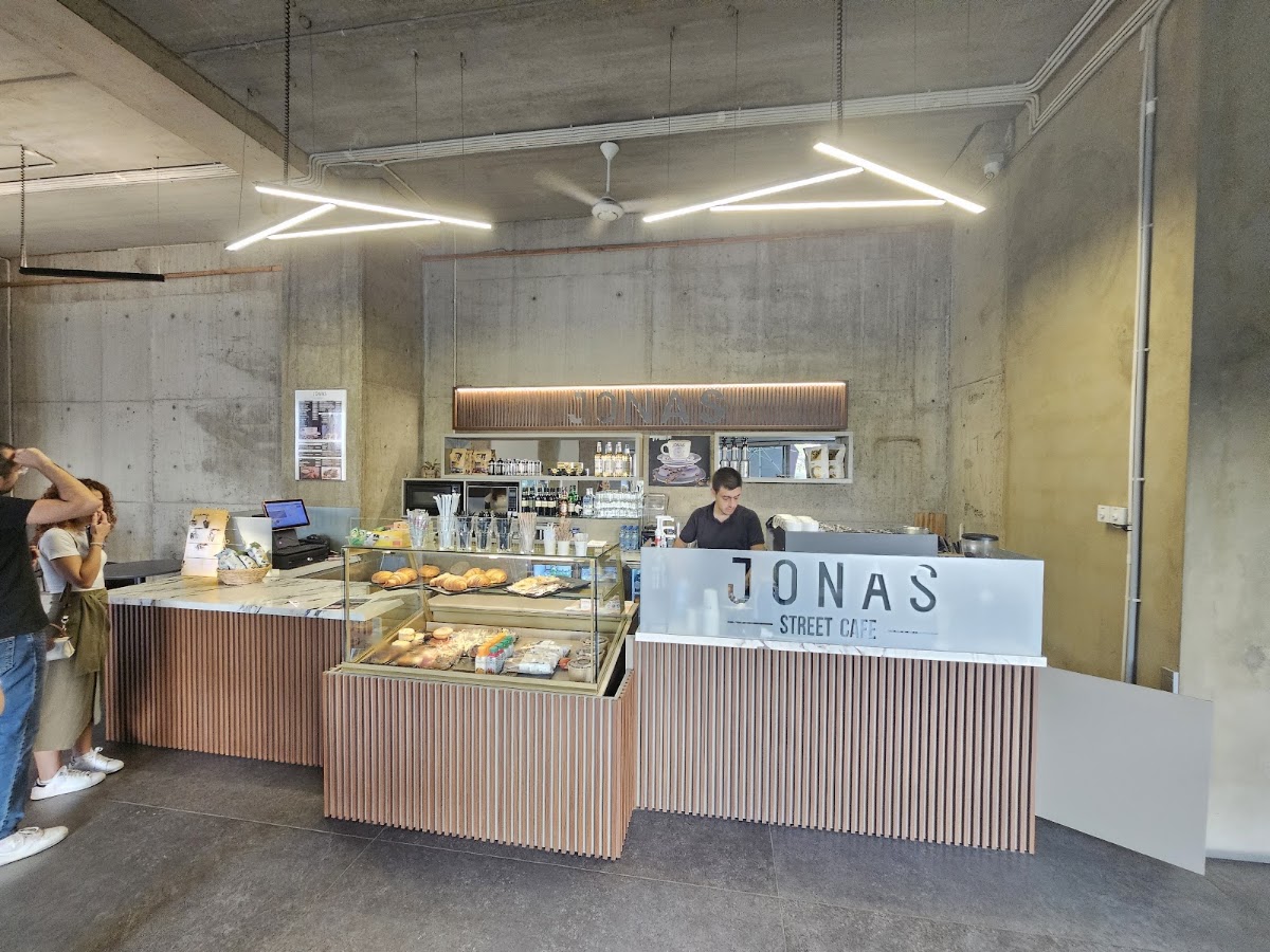 JONAS street cafe