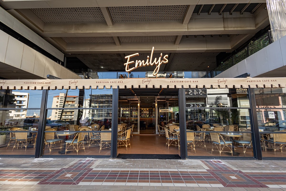 Emily's Café Bar Kaslik — photograph 3