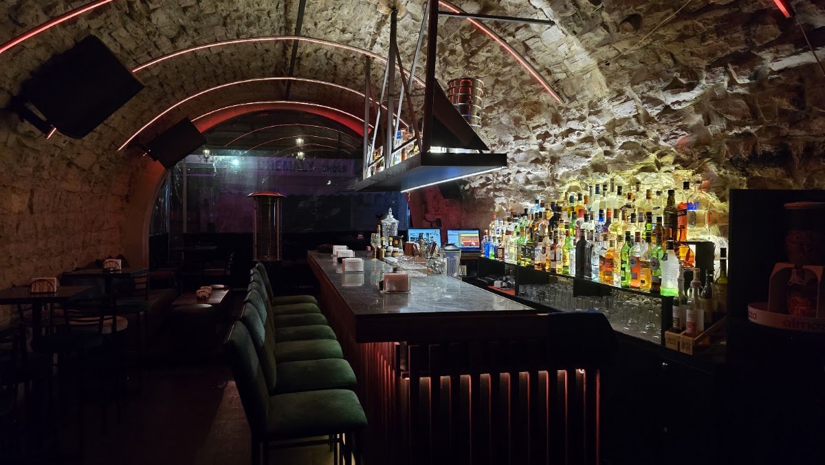 Rumours Bar — photograph 3
