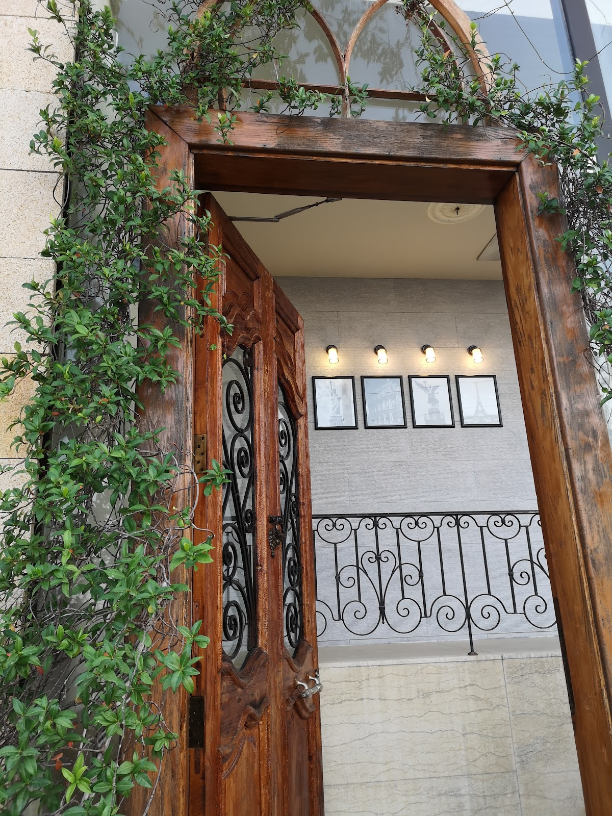 Kaspera Resto Bar — photograph 4