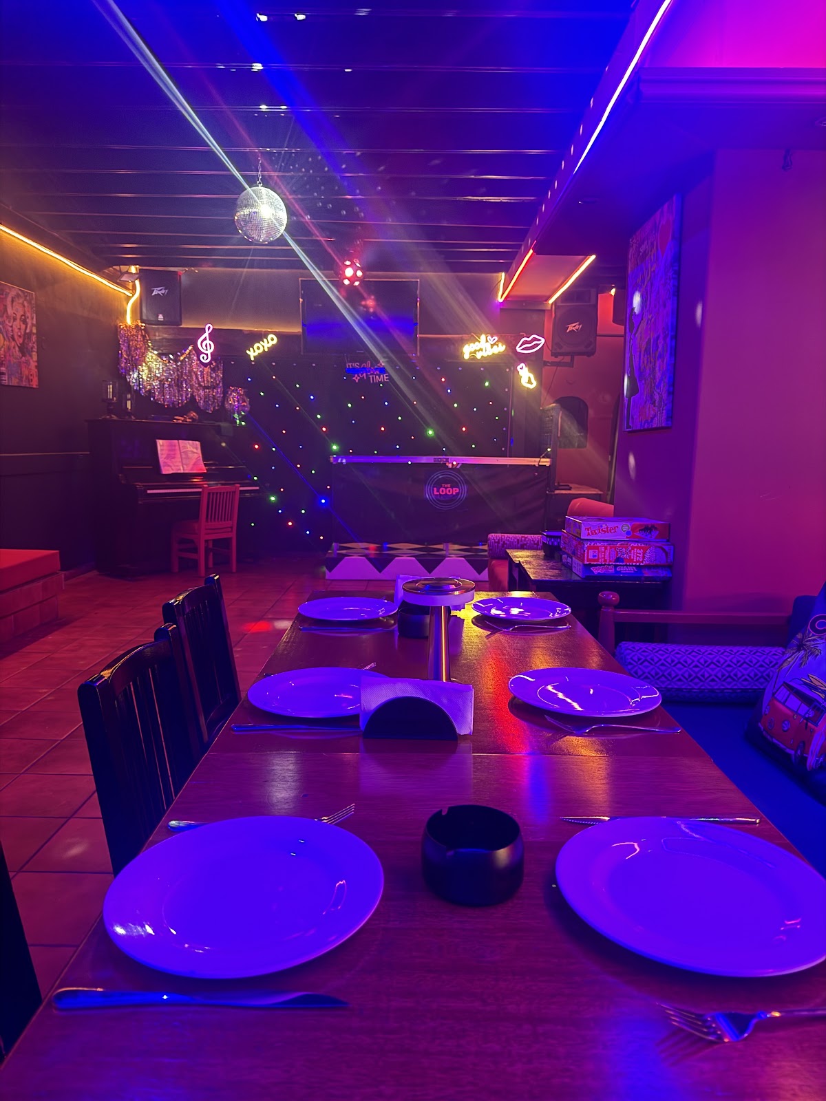 The loop lounge — photograph 2
