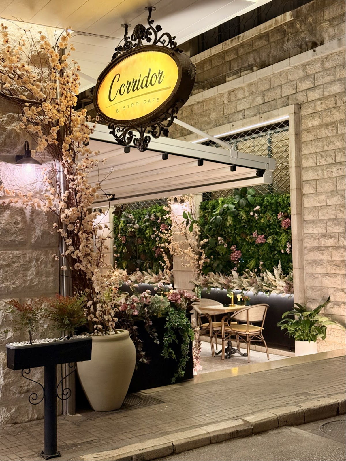 Corridor Bistro — photograph 3